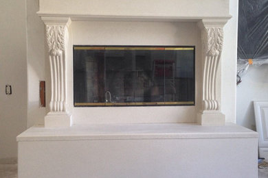 Example of a classic living room design in Los Angeles