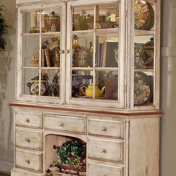 Wilshire Buffet and Hutch in Antique White