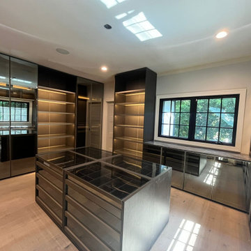 Custom Walk-in Closet by LAZZONI, Los Angeles