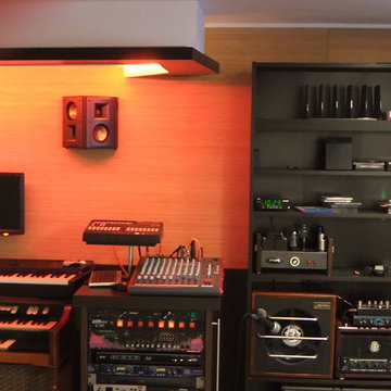 Entertainment room with 3D TV and System Audio (Belgium) surround sound.