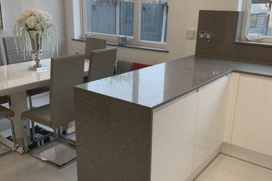 Modern Kitchen with White Flat Doors and Grey Quarts Sparkly Worktops