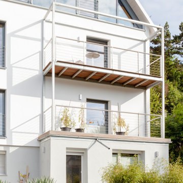 Stahlbalkon, vorgesetzt