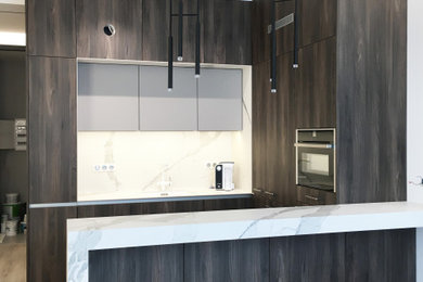 This is an example of a medium sized contemporary kitchen in Saint Petersburg.