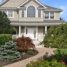 like the landscaping of this house
