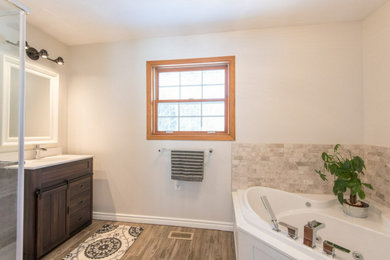 Bathroom - contemporary bathroom idea in Toronto