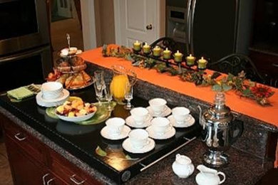 Kitchen - traditional kitchen idea in Philadelphia