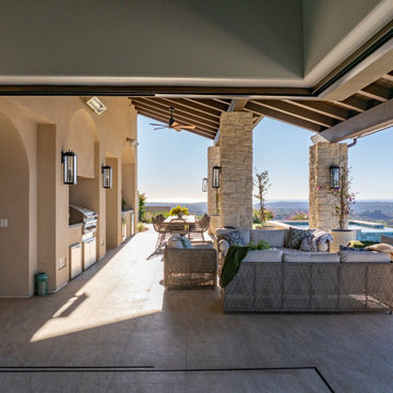Seamless Indoor-Outdoor Living: A Home Designed for Entertaining and Privacy