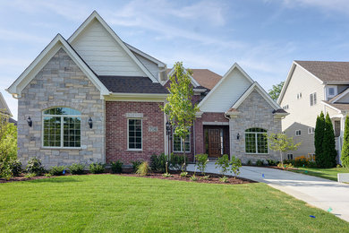 Elegant exterior home photo in Chicago