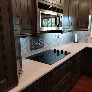 Brentwood Maple Smokey Hills Beaded Inset Door w/Caesarstone Topus Concrete qtz.