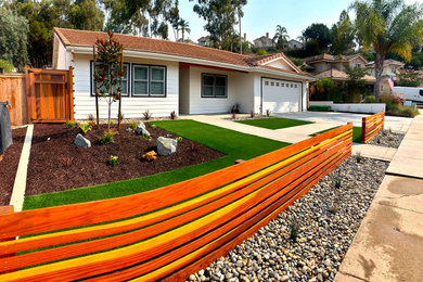 Photo of a contemporary landscaping in San Diego.