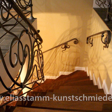 Treppengeländer aus Schmiedeeisen.Stilrichtung Modern