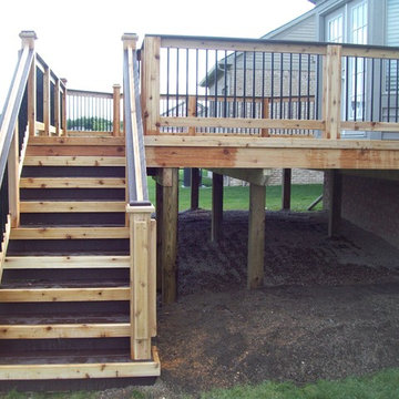 TREX TRANSCENDS VINTAGE LANTERN COLOR with cedar railing system