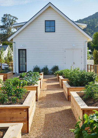 Farmhouse Landscape by Holder Design Associates