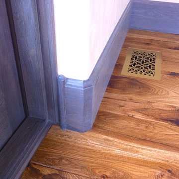 Baseboard and round plaster corner details at Door