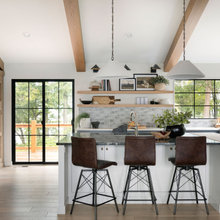 Kitchen of the Week: Big Family Gatherings at a USA Lake House