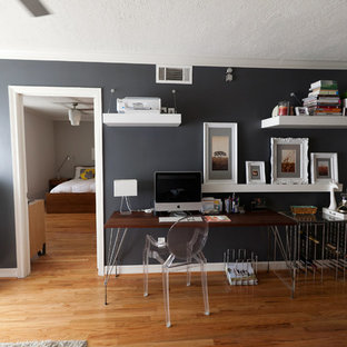 Industrial Arbeitszimmer mit schwarzer Wandfarbe Ideen, Design & Bilder