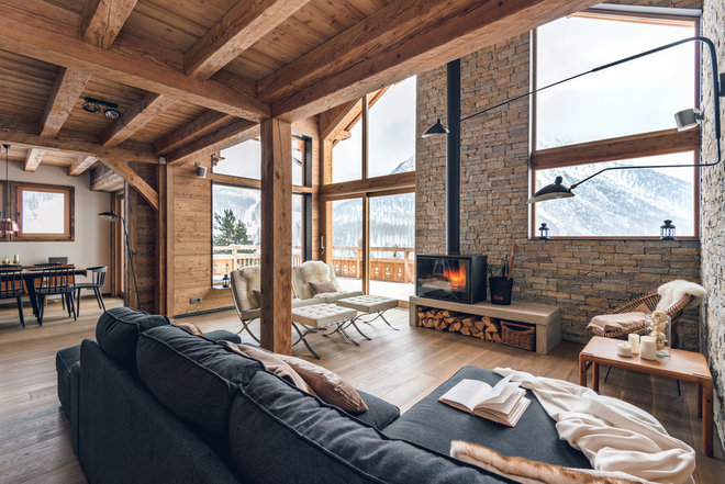Rustic Living Room by Studiochevojon