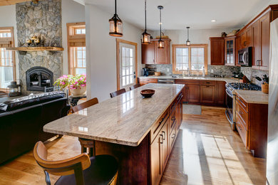 Design ideas for an arts and crafts kitchen in Bridgeport.