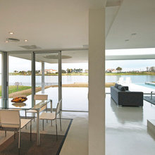 pool side dining