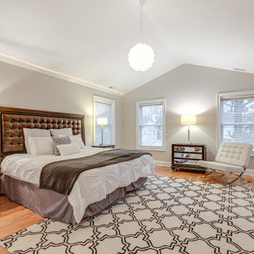 Wonderful Lake Bluff Showhome-