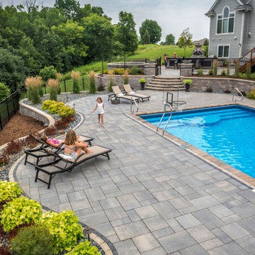 Outdoor Entertainment Space - Pool Deck