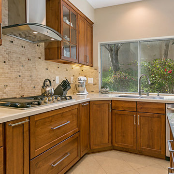 Warm and functional open kitchen