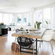 STUDIO TABLE