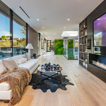 Bundy Drive Brentwood, Los Angeles luxury home open plan modern TV lounge