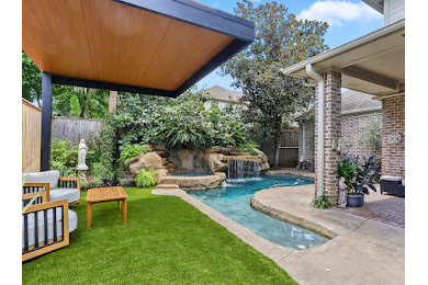 Example of a minimalist home design design in Houston