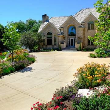 Lake Home Colored Concrete Driveway - Oconomowoc