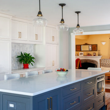 Modern Transitional Kitchen with Two-Tone Island – Hamilton MA