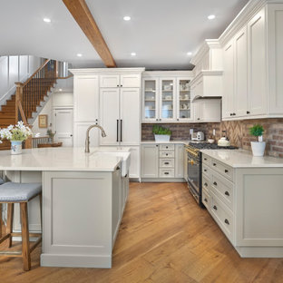 Küchen mit Rückwand aus Backstein und freigelegten Dachbalken Ideen