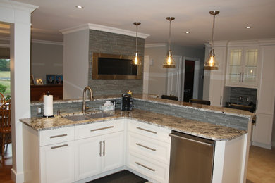 Inspiration for a modern kitchen remodel in Toronto