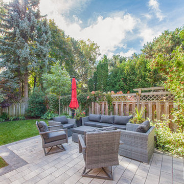 Beautiful Tall Wooden Fence Backyard - Greater Toronto Area