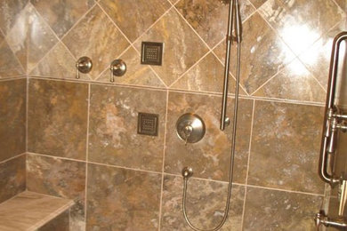 Example of a bathroom design in Milwaukee