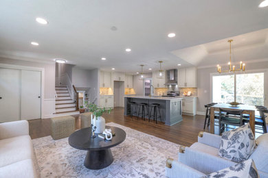 Example of a classic living room design in Kansas City