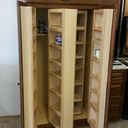 Showroom In Clovis - Pantry And Cabinet Organizers