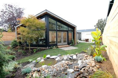 Home design - contemporary home design idea in Portland