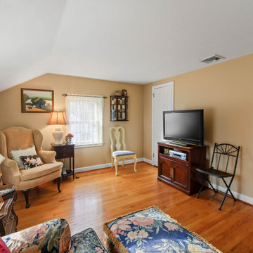 251 Buttonball Ln, Glastonbury, CT 06033