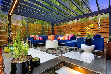 This is an example of a mid-sized modern backyard landscaping in Seattle.