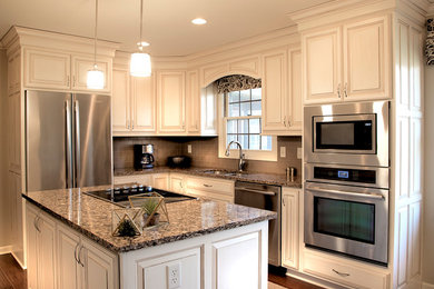 Inspiration for a timeless kitchen remodel in Indianapolis