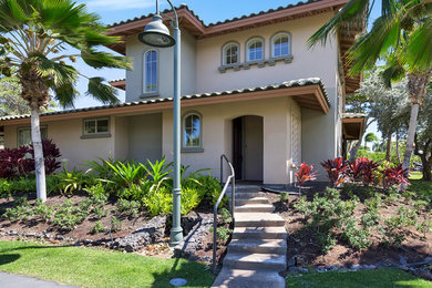 Example of a transitional exterior home design in Hawaii
