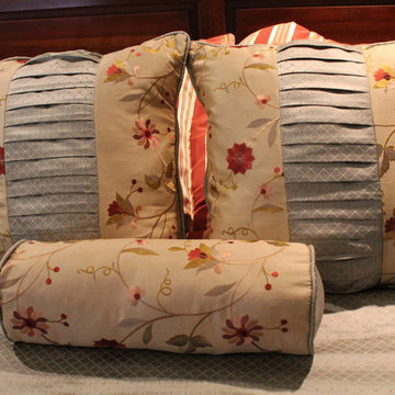 Traditional Bedding in Coral & Celadon Green