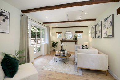 Example of a living room design in Berkshire