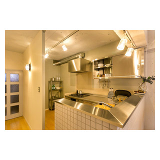 タイルカウンター コンクリート塗り壁 白を基調とした カフェデザイン Scandinavian Kitchen Other By Reforco リフォルコ Houzz