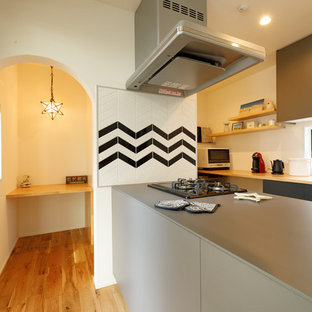 75 Beautiful Wallpaper Ceiling Kitchen Pantry Pictures Ideas April 21 Houzz