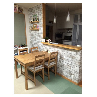 Diy キッチン カウンター下にシャビーシックな白レンガ壁紙 Kitchen Other By Deco All Okayama デコール岡山 Houzz Uk