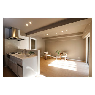 グレージュの壁紙で大人の空間に Contemporary Dining Room Tokyo By Haru Interior Directions Inc Houzz