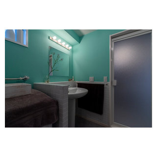 ティファニーブルーに囲まれて モダン トイレ 洗面所 東京23区 株式会社ga Technologies Houzz ハウズ