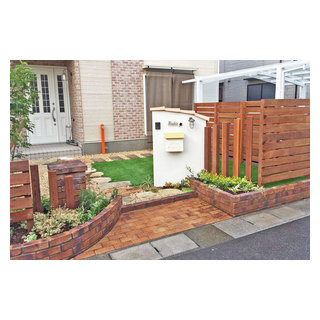 既存のレンガを活かし 南欧風門柱とウッドフェンスでエクステリアをリニューアル Mediterranean Exterior Other By 匠ガーデン Houzz